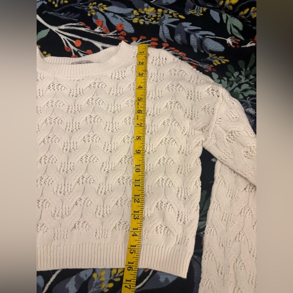 Chic White Cable Knit Cropped Sweater - Picture 5 of 9